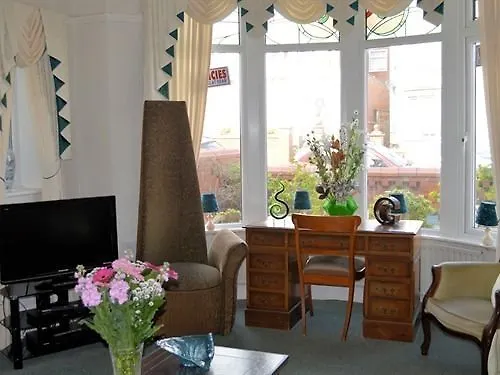 The Grosvenor View - Guest House Blackpool