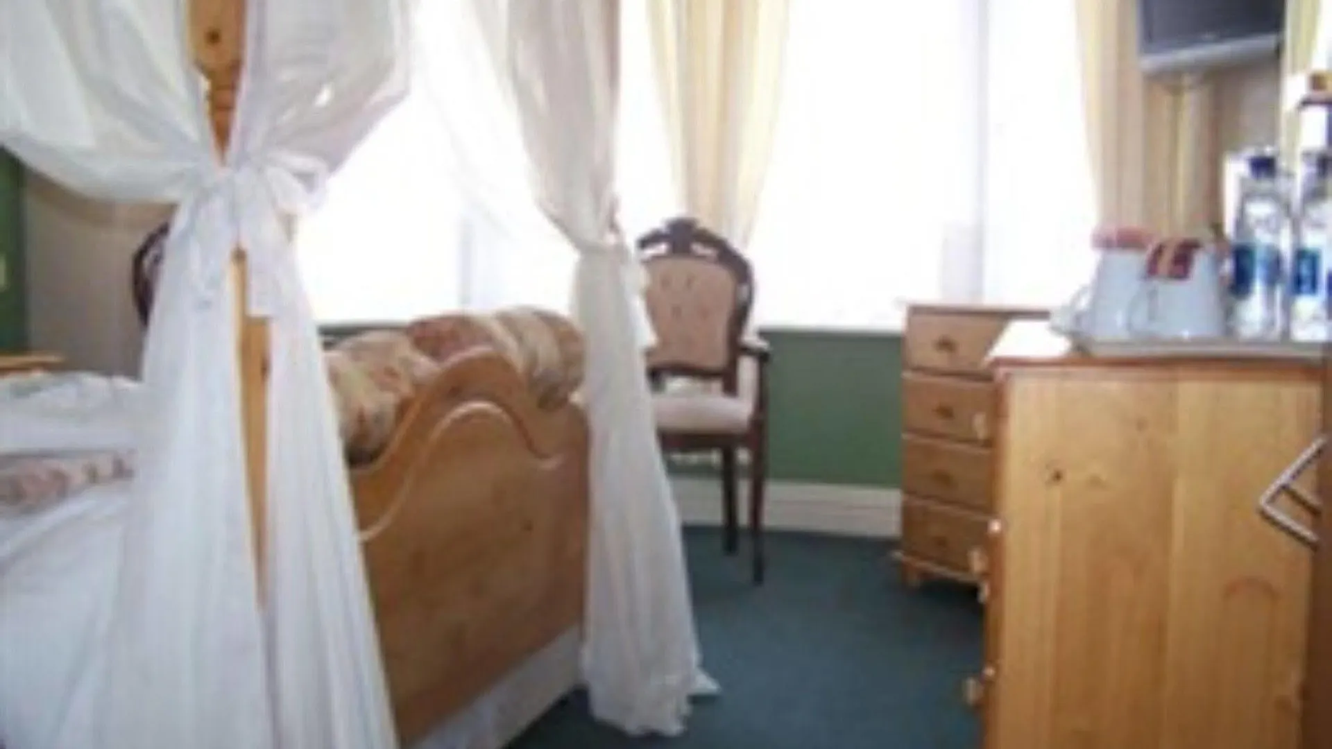 The Grosvenor View - Guest House Blackpool