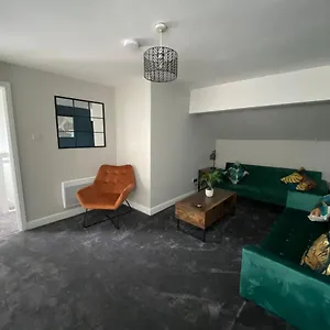  Apartment Stylish 2 Bed Sea Front Location 3
