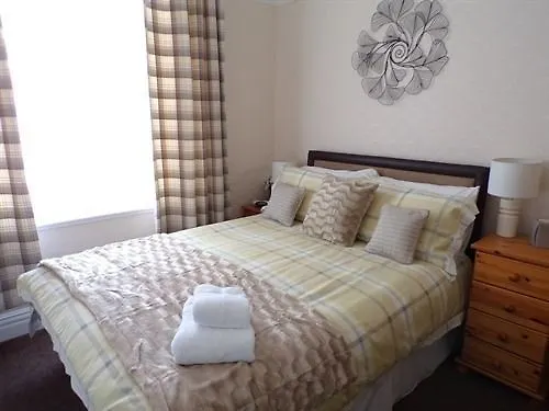 The Grosvenor View - Guest House Blackpool Hotel