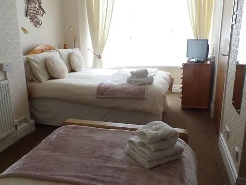 The Grosvenor View - Guest House Blackpool Hotel