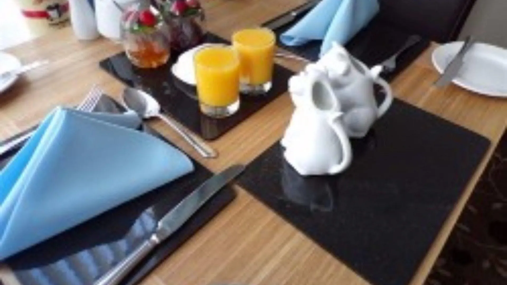 The Grosvenor View - Guest House Blackpool Hotel
