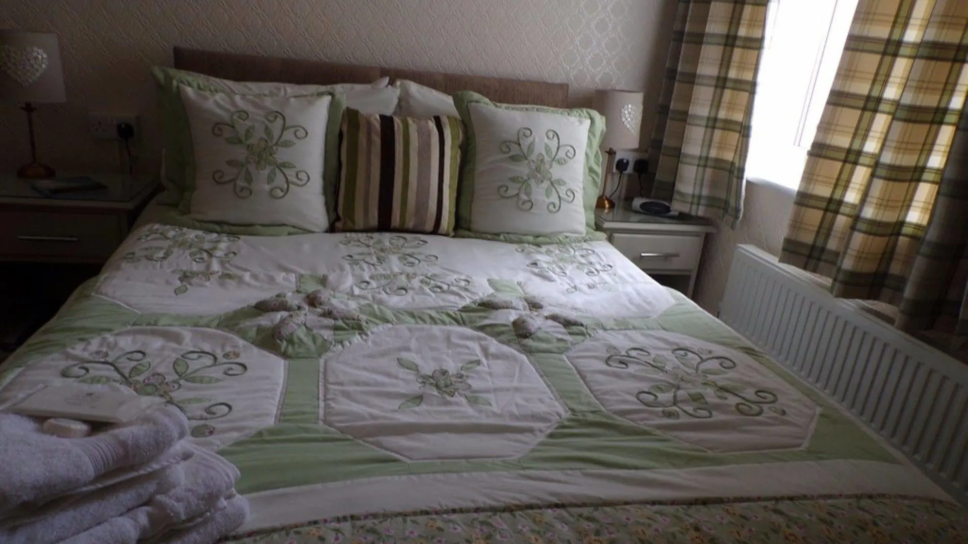 The Grosvenor View - Guest House Blackpool Hotel